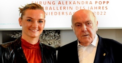 VNS und NFV ehren Alexandra Popp als „Fußballerin des Jahres 2022“