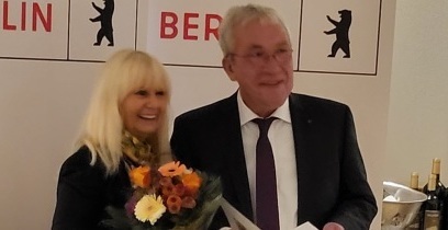 Hanns Ostermann mit Ehrenplakette des Landes Berlin ausgezeichnet