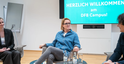 VFS-Nachwuchs betreibt Networking am DFB Campus