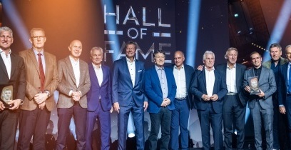 Sechs weitere Fußball-Legenden im Deutschen Fußballmuseum feierlich aufgenommen